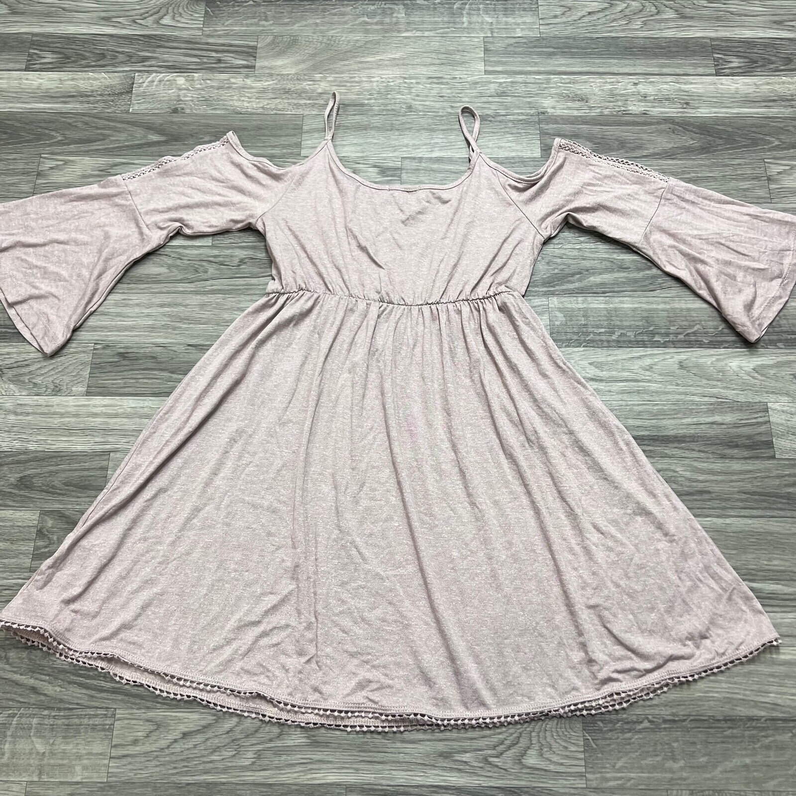 SOPRANO Round Neck Cold Shoulder Sleeve Pink Shirt Dress Women’s Size Medium