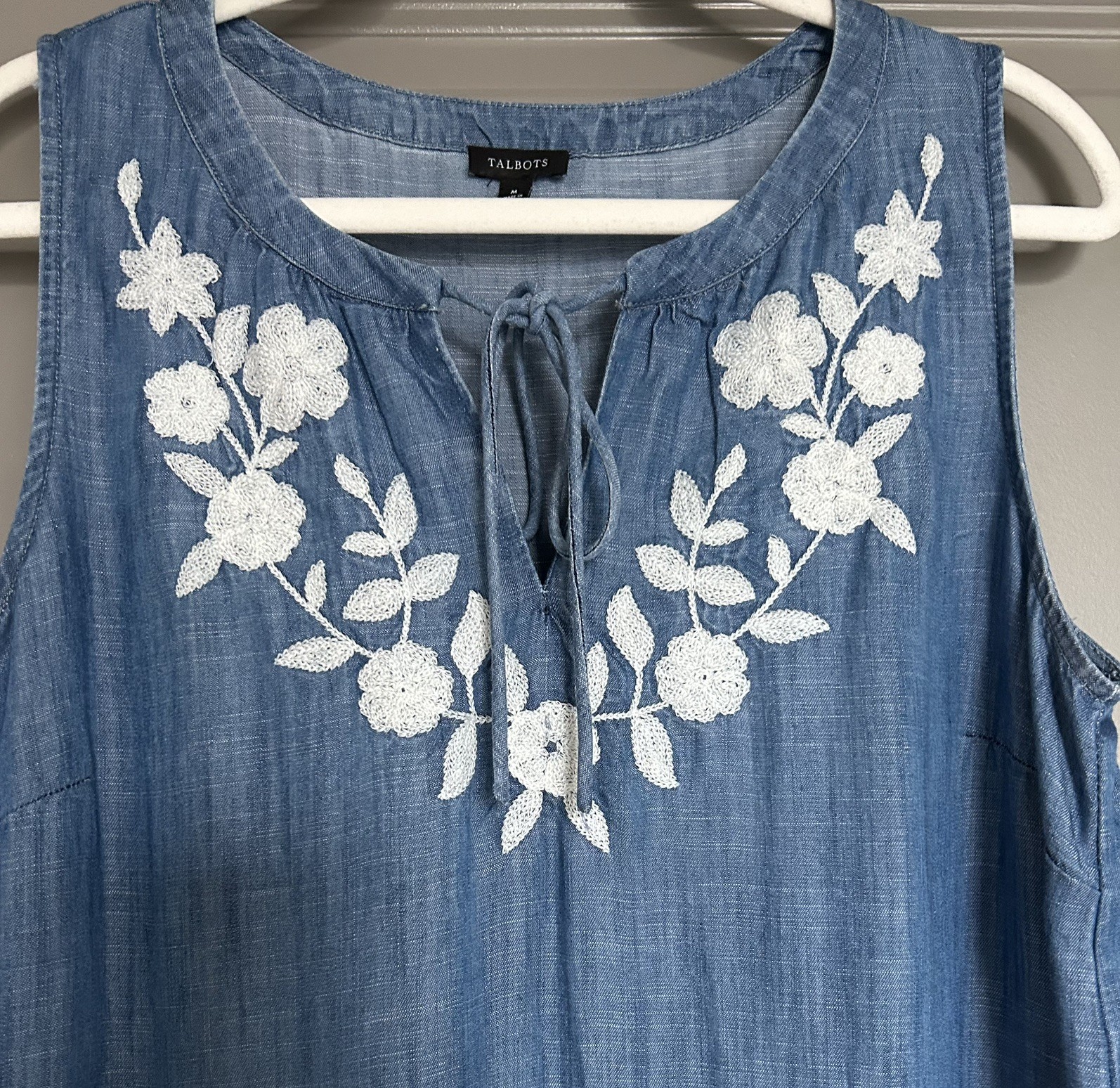 Talbots Chambray Ruffle Hem V Neck Dress With White Embroidery Medium EUC