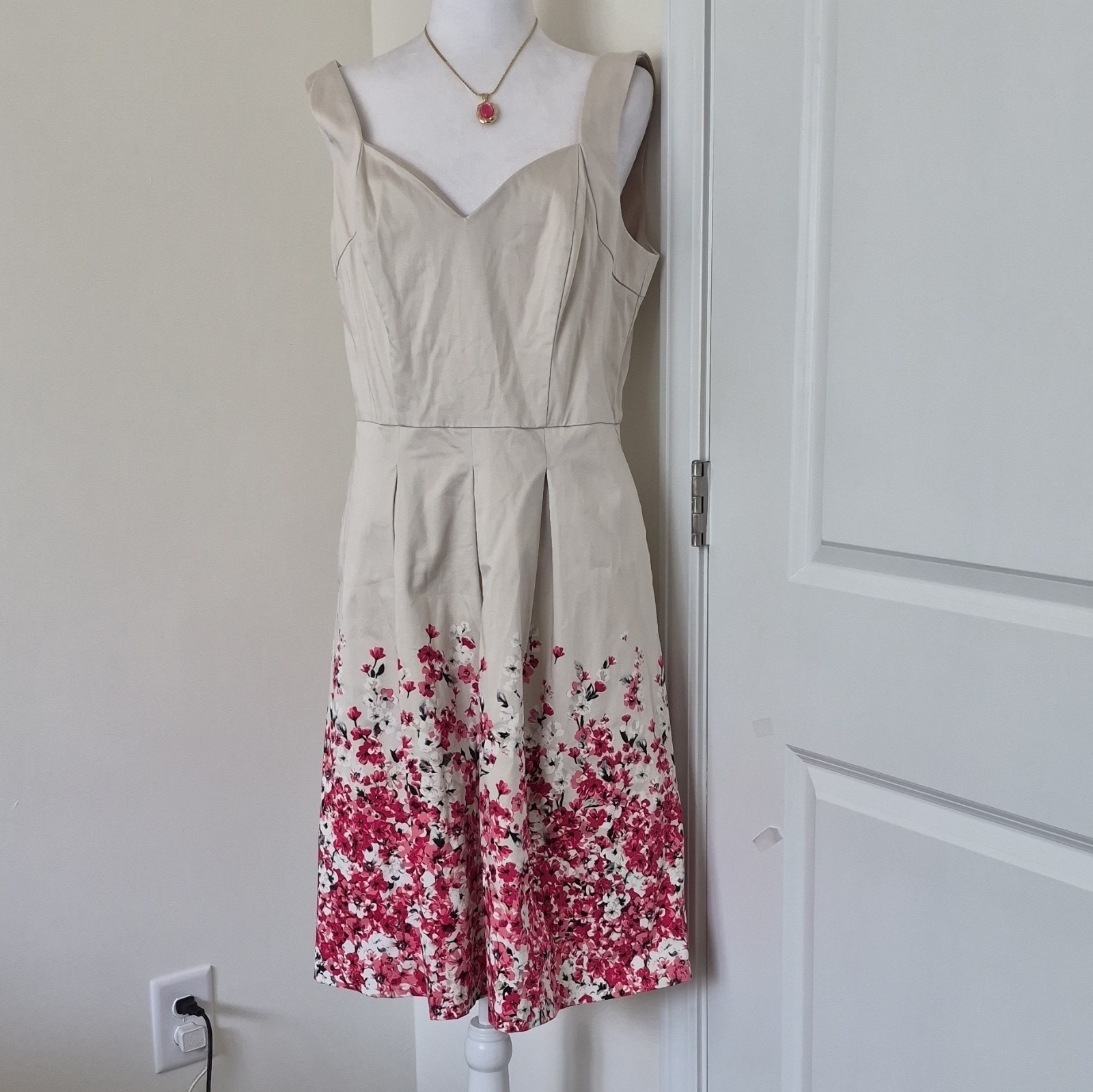 White House Black Market Women’s Fit & Flare Dress 12 Beige/Pink Flora Cotton l
