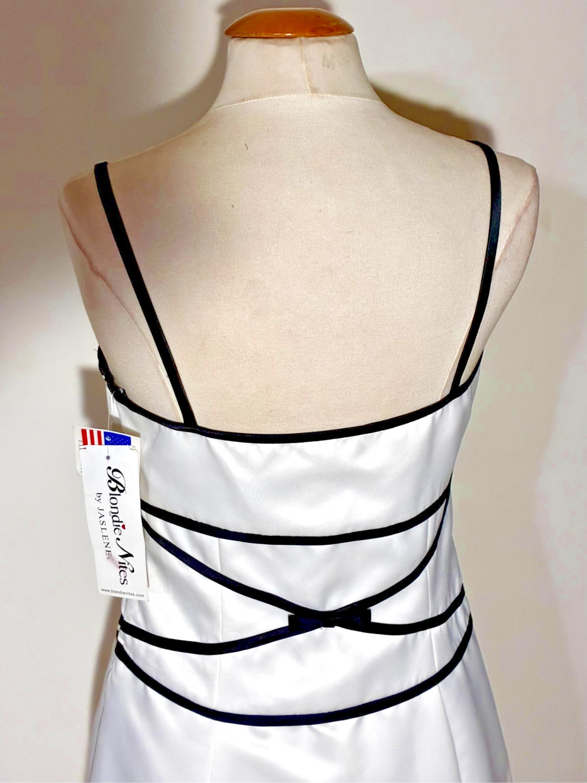 NWT-Blondie Nites Classic 90’s Bridesmaid Gown (Ivory/Black)-Jr Sz 13-MSRP $154