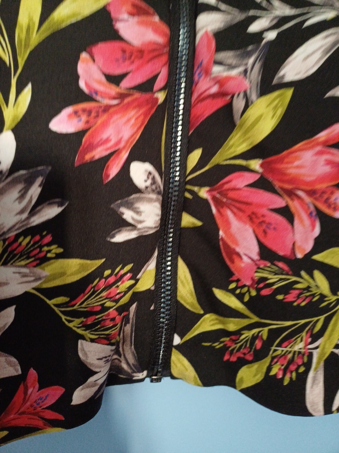 French Connection Beautiful Mini Dress Size 8 Full Zip At Back Small Front Slit