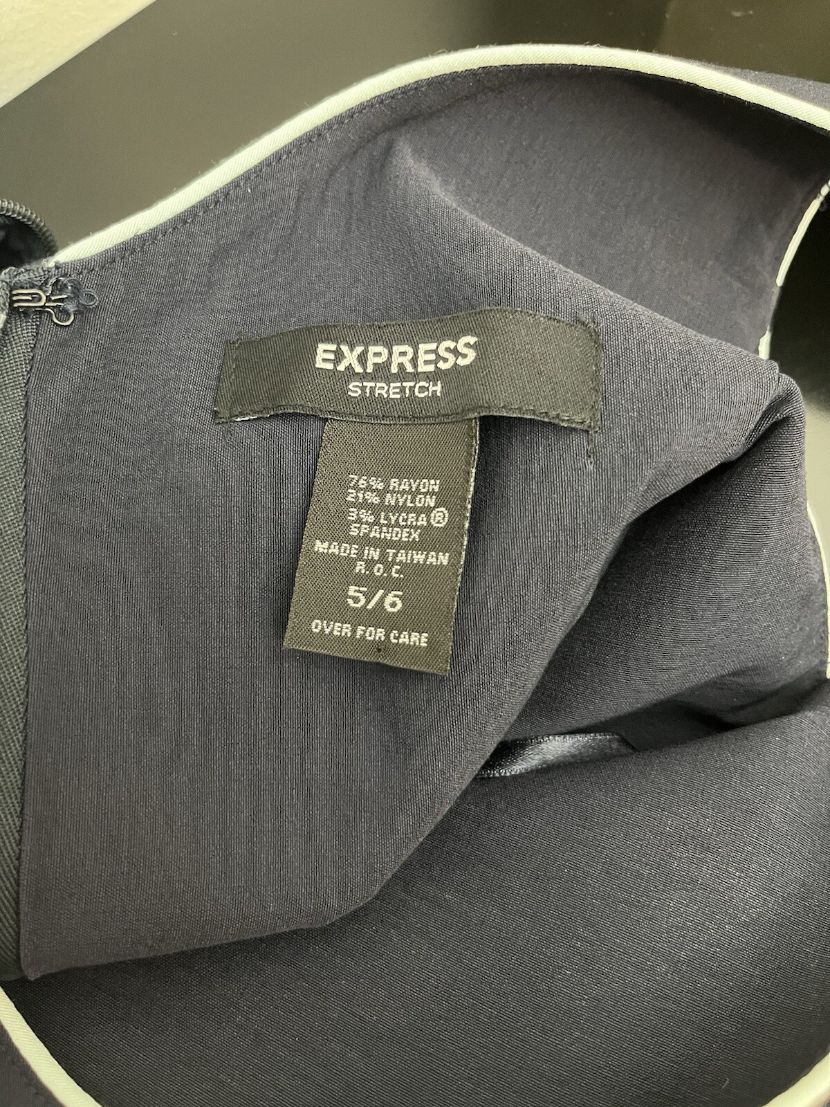 EXPRESS Stretch Women Sheath contrast trim dress Size 5/6 Sleeveless Zipper Back