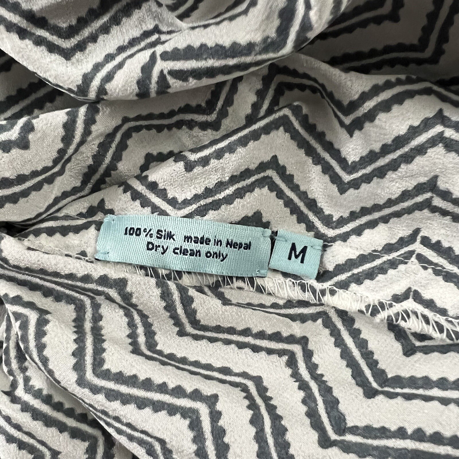 Tanja Pignatelli Women’s Size Medium Gray White Chevron Silk Dress Cover Up