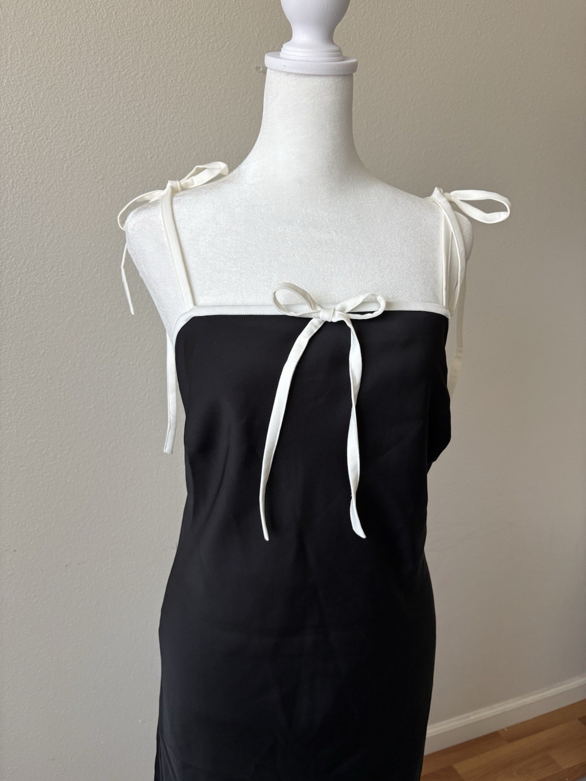 ALEXIA ADMOR Black White Solid Square Neck Backless Satin Maxi Zip Dress Size 4
