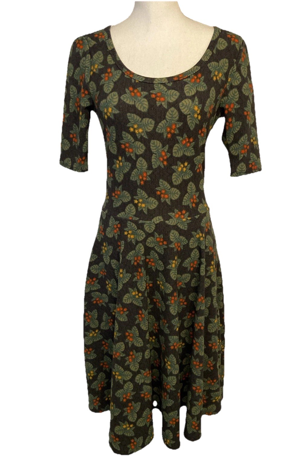 LuLaRoe Christmas Holly LeavesBerries SzM Short Sleeve OfficeParty Flare Dress