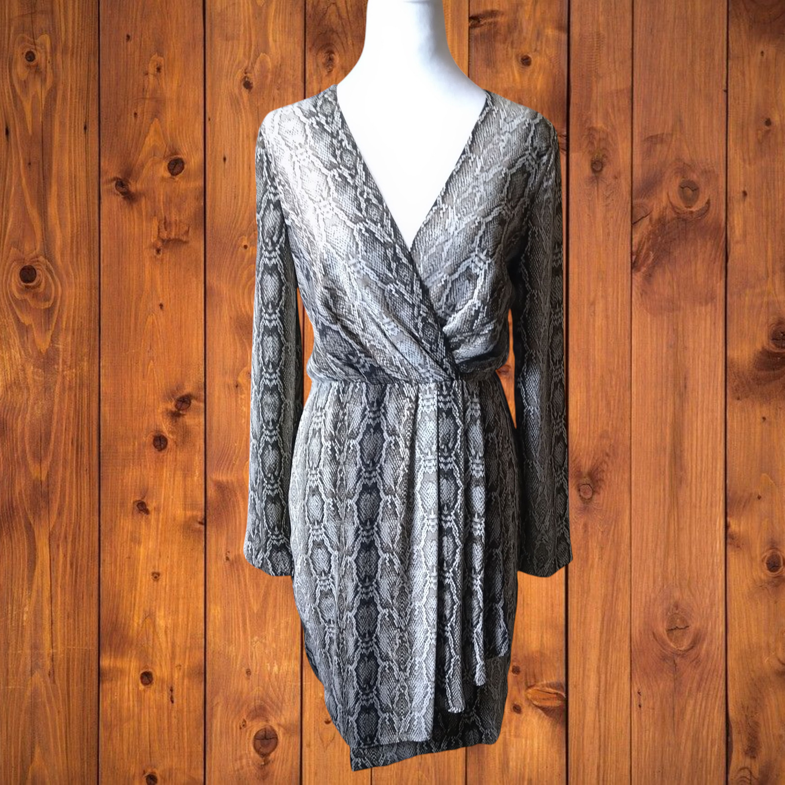 Slate & Willow Women’s Size 6 Long Sleeve Faux Python Wrap Style V-Neck Dress