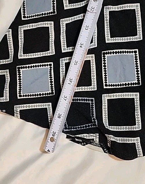 Hatley Faux Wrap Dress size Medium Geometric Print Navy Blue Stretch R1