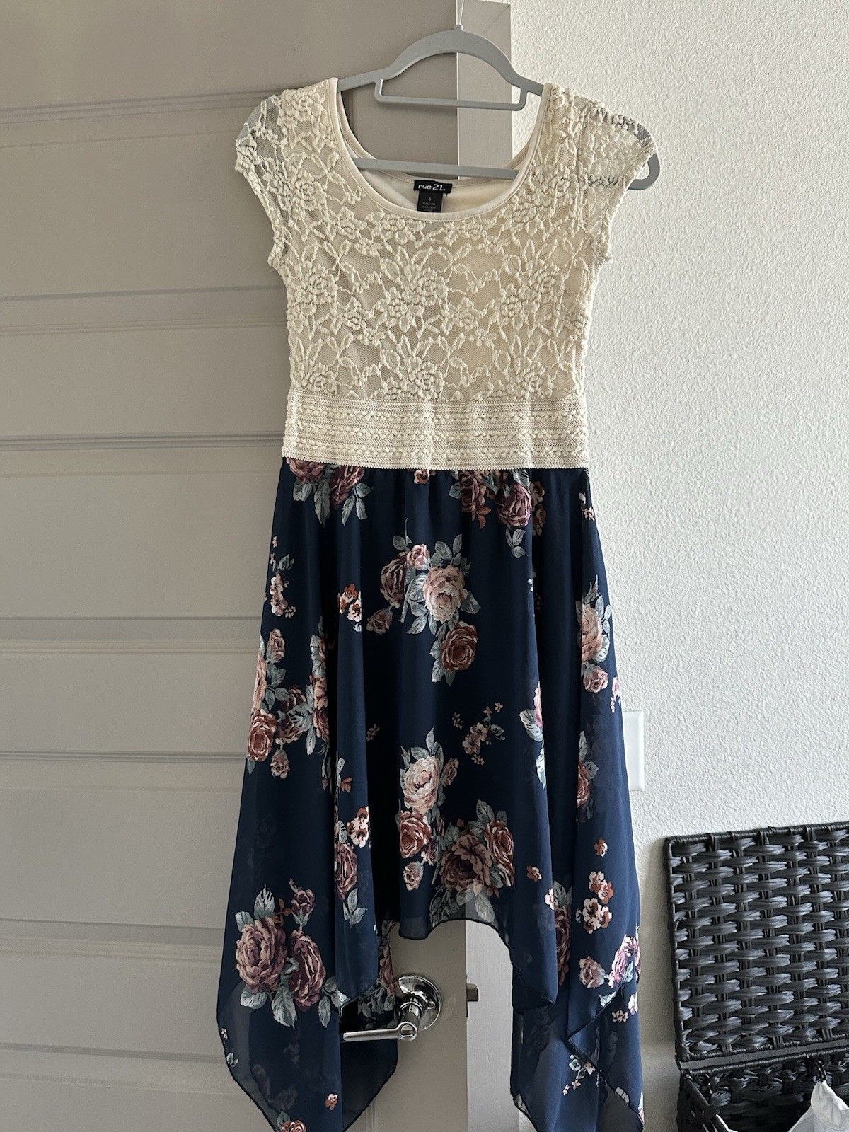 rue21 S Ivory Navy Floral Hi-Low Dress Lace Cap Sleeve Fit & Flare Layered