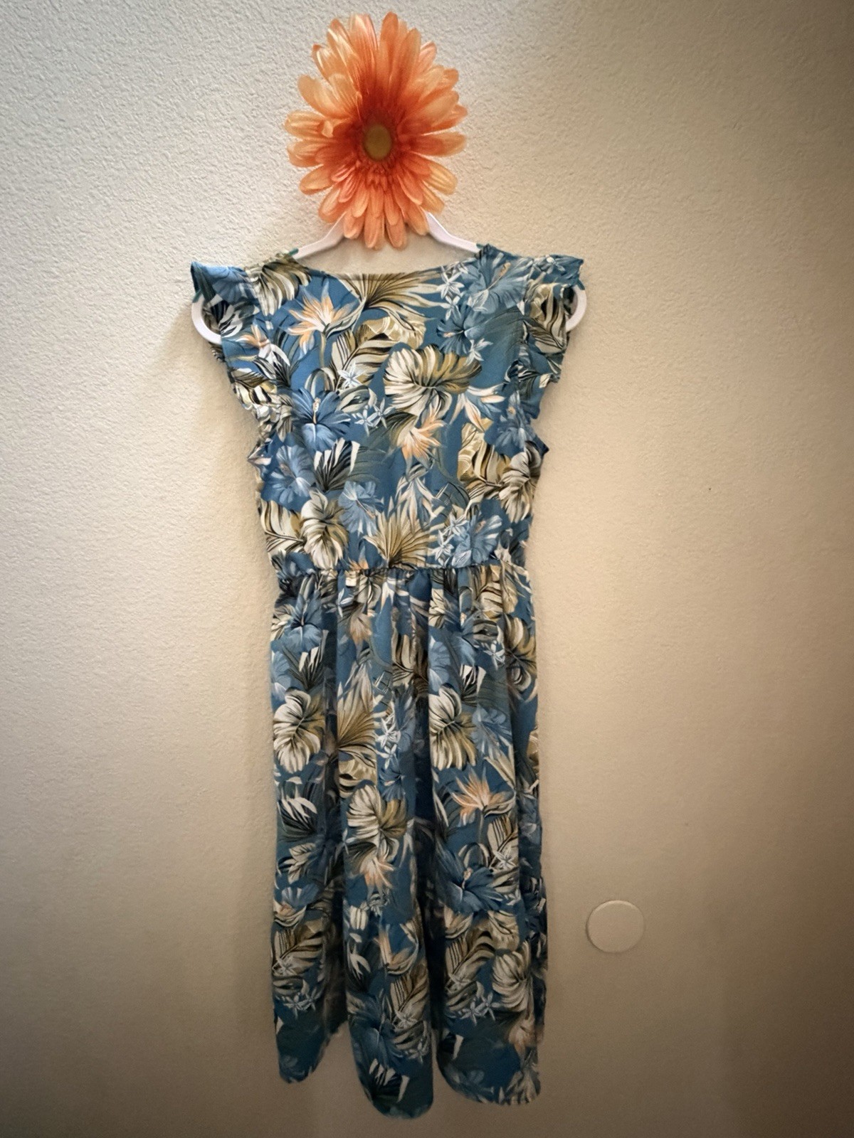 Pat Pat Ditsy Floral Dress Woman’s Sz M Short Flutter Sleeve Feminine Summer