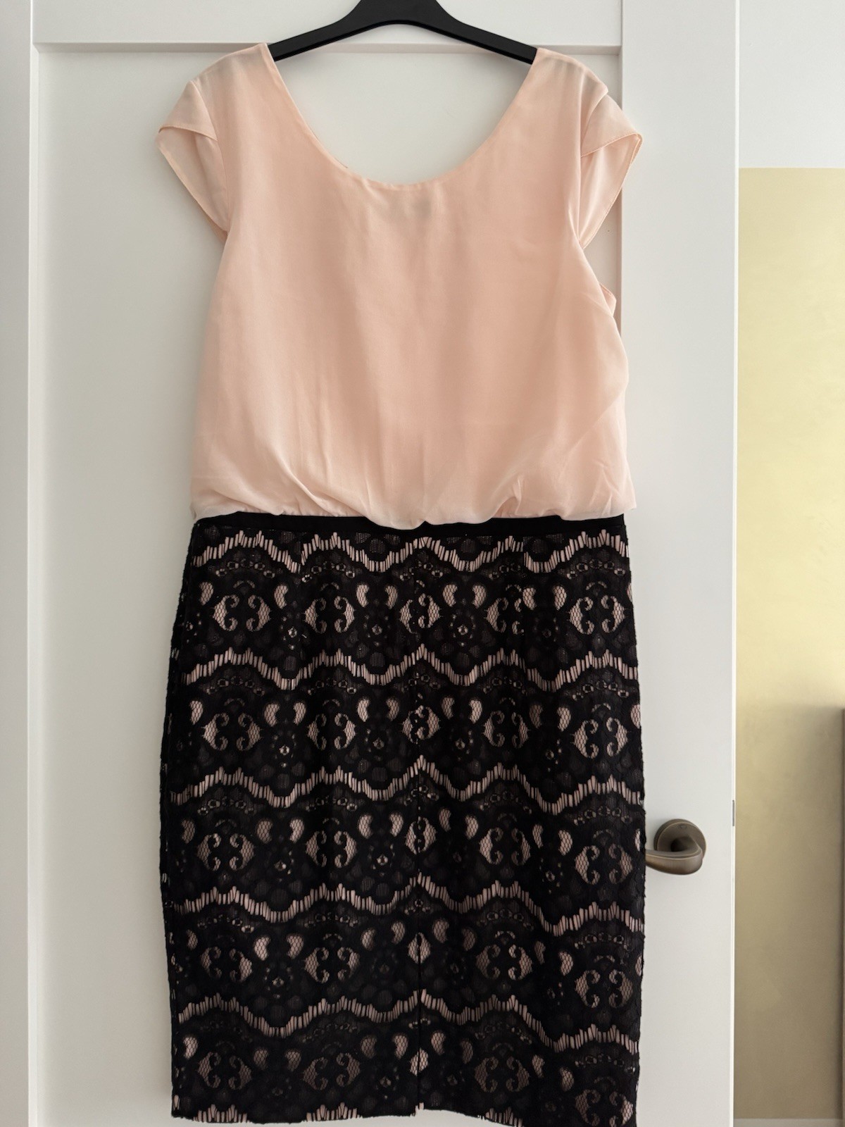 Women’s formal dress Cafalla 44 Poland with lace, powder pink and black