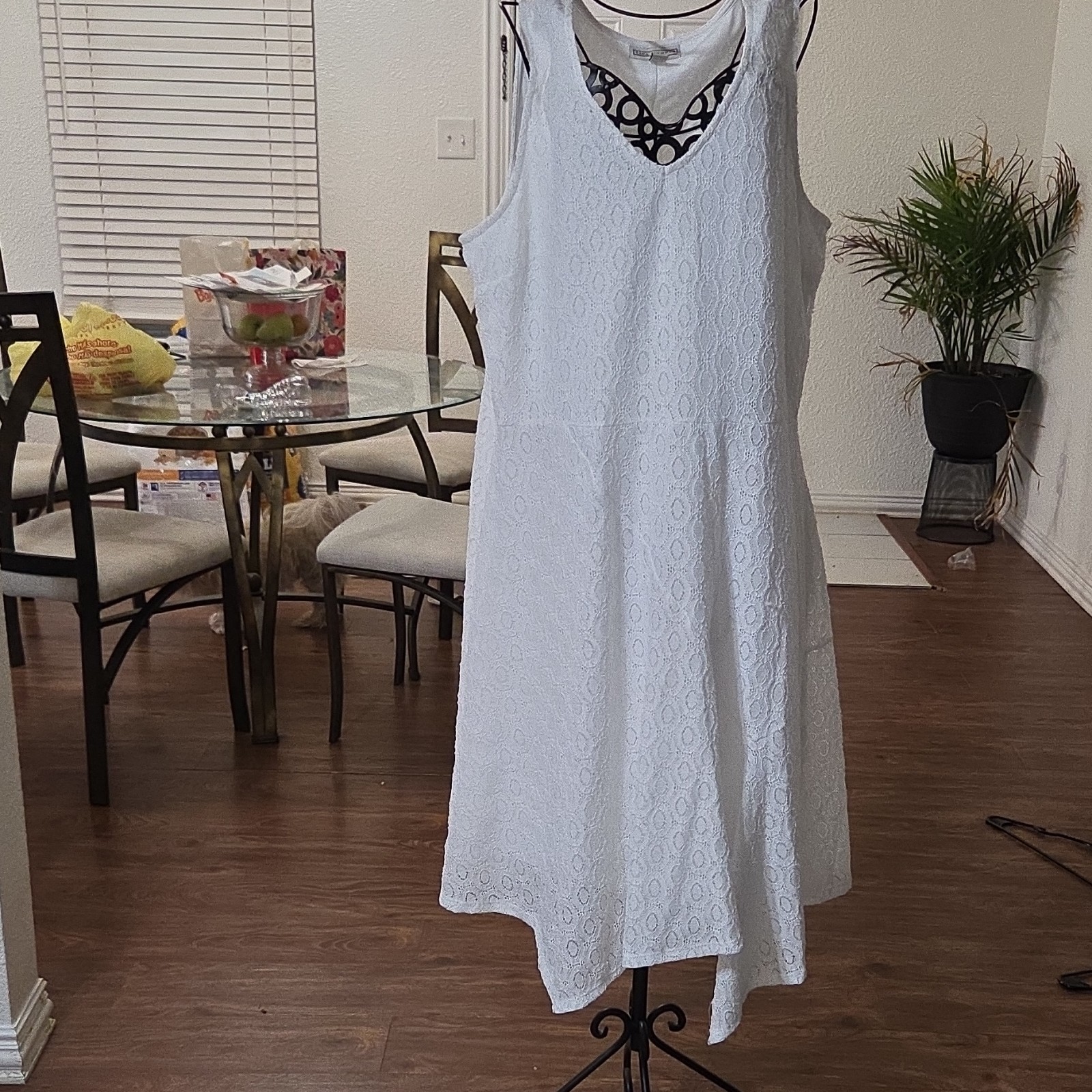 Dana Buchman XL White Solid Lace Sleeveless V-Neck Midi A-Line Dress