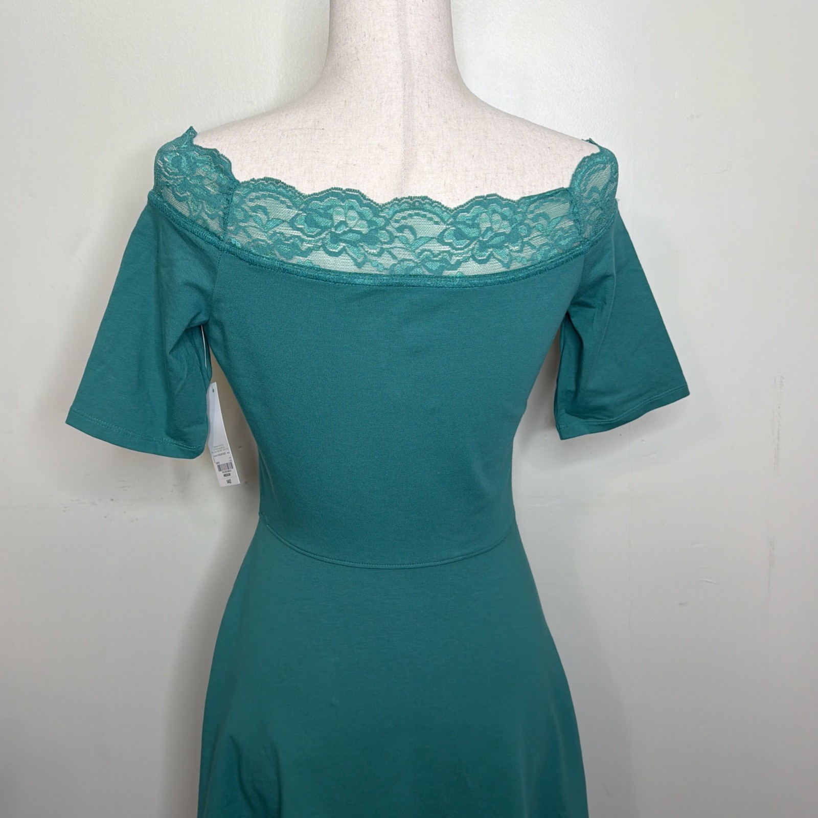DECREE size M DRESS Lace Off Shoulder Neck Short Sleeves “Bayou” GREEN NWT $42