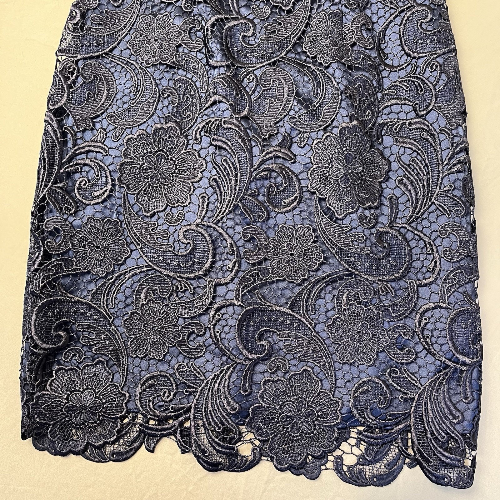 DECODE 1.8 Sheath Dress Sz 4 Womans Navy Blue Scalloped Floral Lace Cap Sleeve