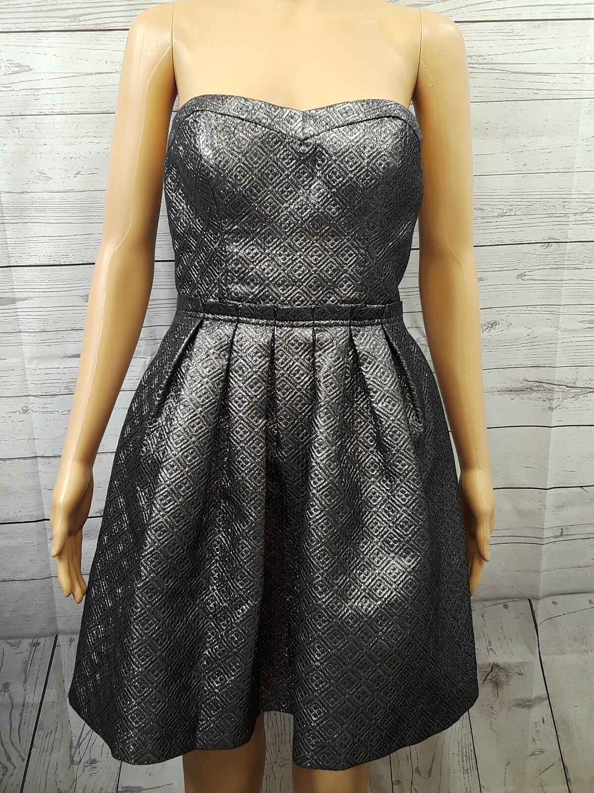 GUESS Gold Silver Metallic Strapless Cocktail Party Dress Sz 2 Stretch Pleated
