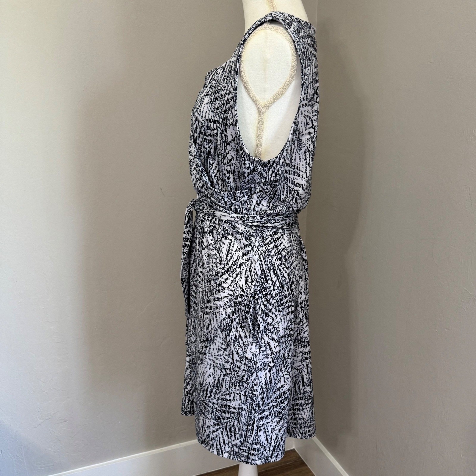 Reel Legends Keep-It-Cool Sleeveless Tie Waist Pocket Dress w pockets Large