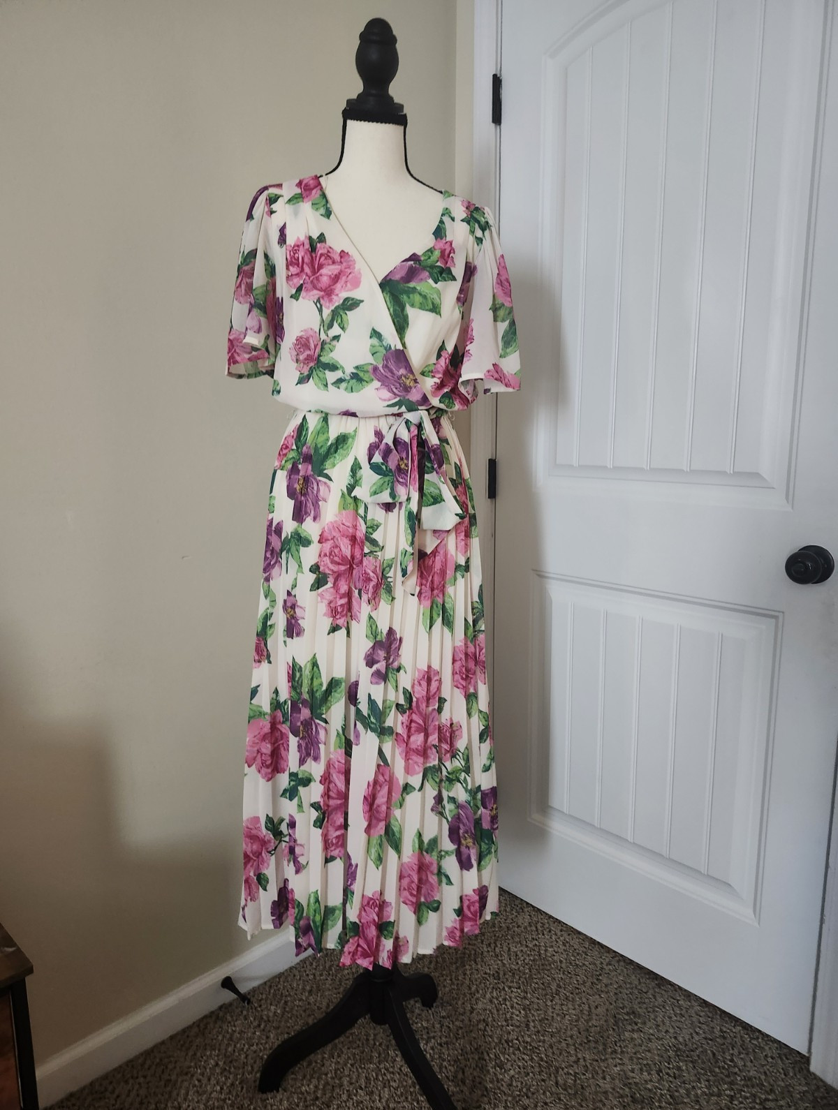 Flying Tomato Women’s White Floral Wrap Midi Dress V-Neck Belted Pleated S