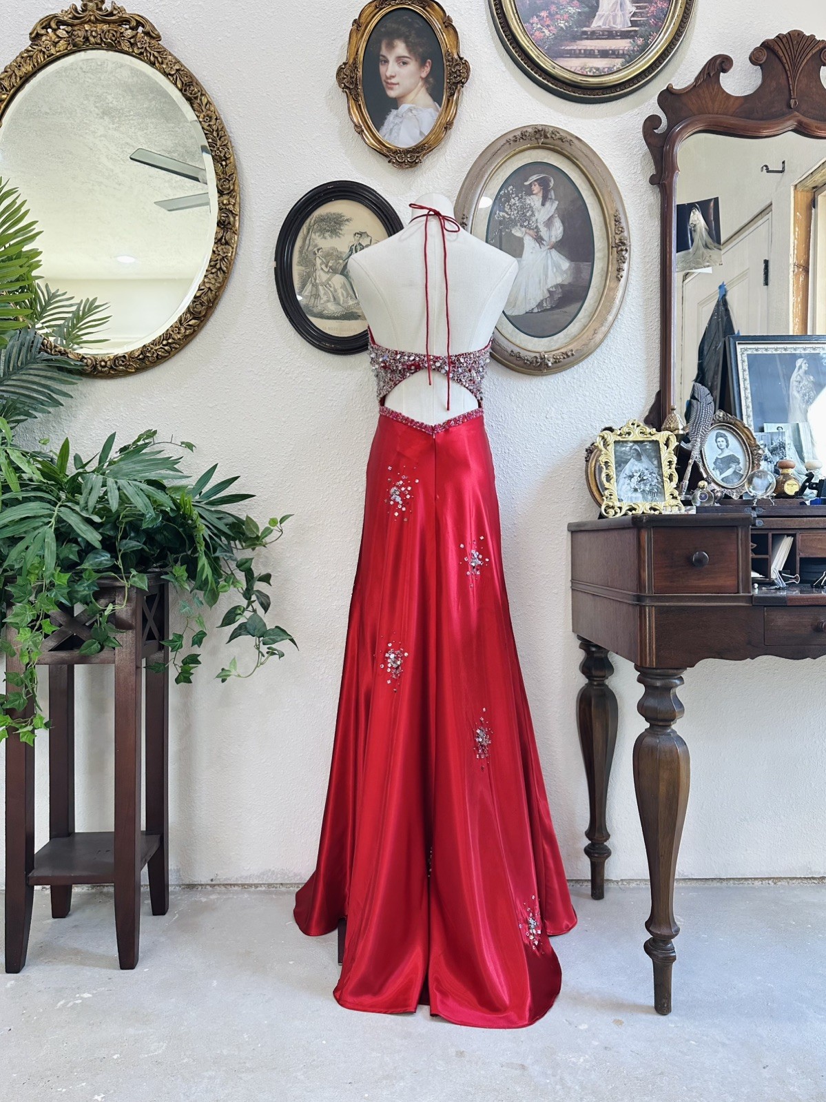 Stunning Vintage Satén Red Evening Gown by My Fashion – Size 6