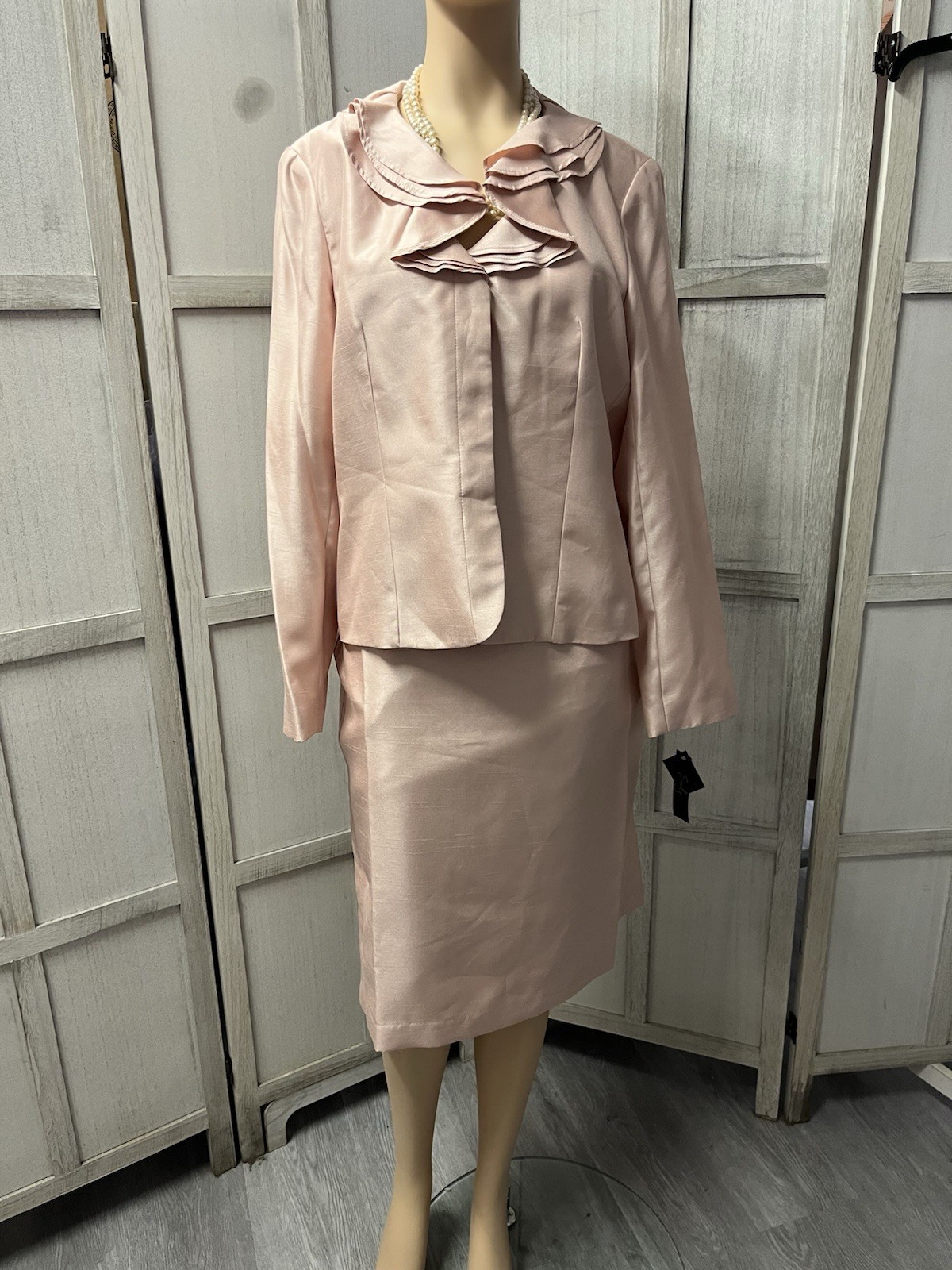 Emily Designs 2 pc Satin Dress Suit – Blush/Light Pink Size US 16