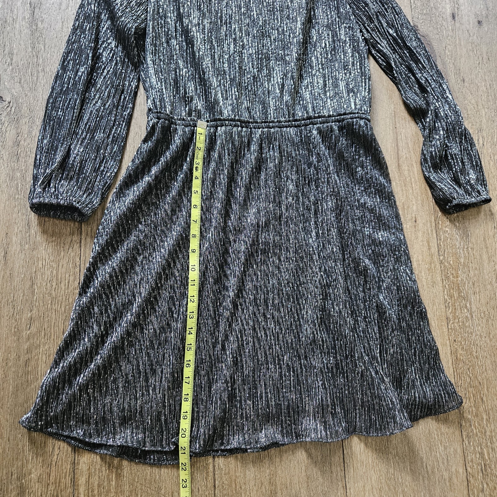 White House Black Market Metallic Pleated Fit & Flare Dress L Silver Black