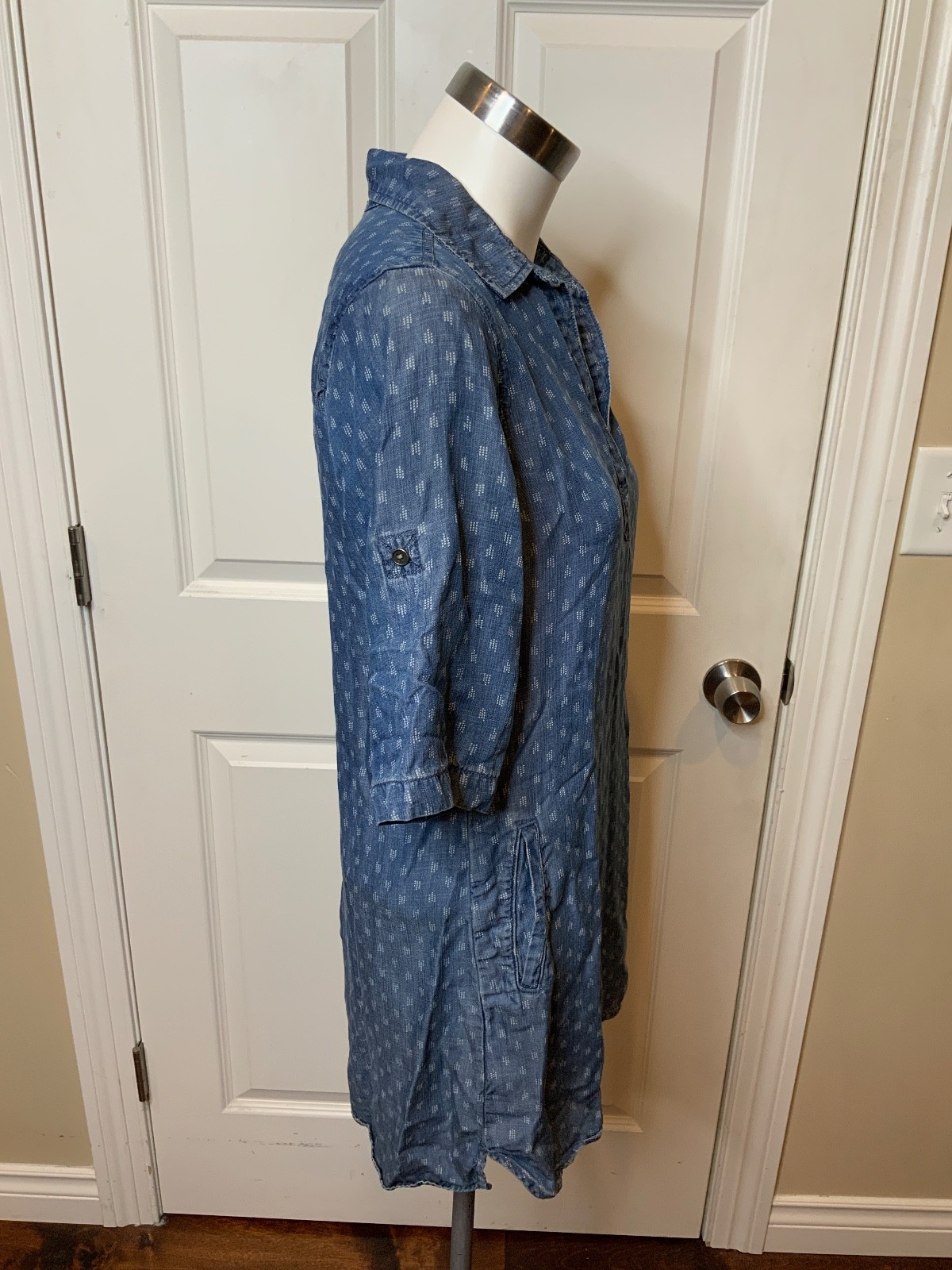 Cloth & Stone Medium Wash Chambray Denim Collared Patterned Shift Dress, Size XS