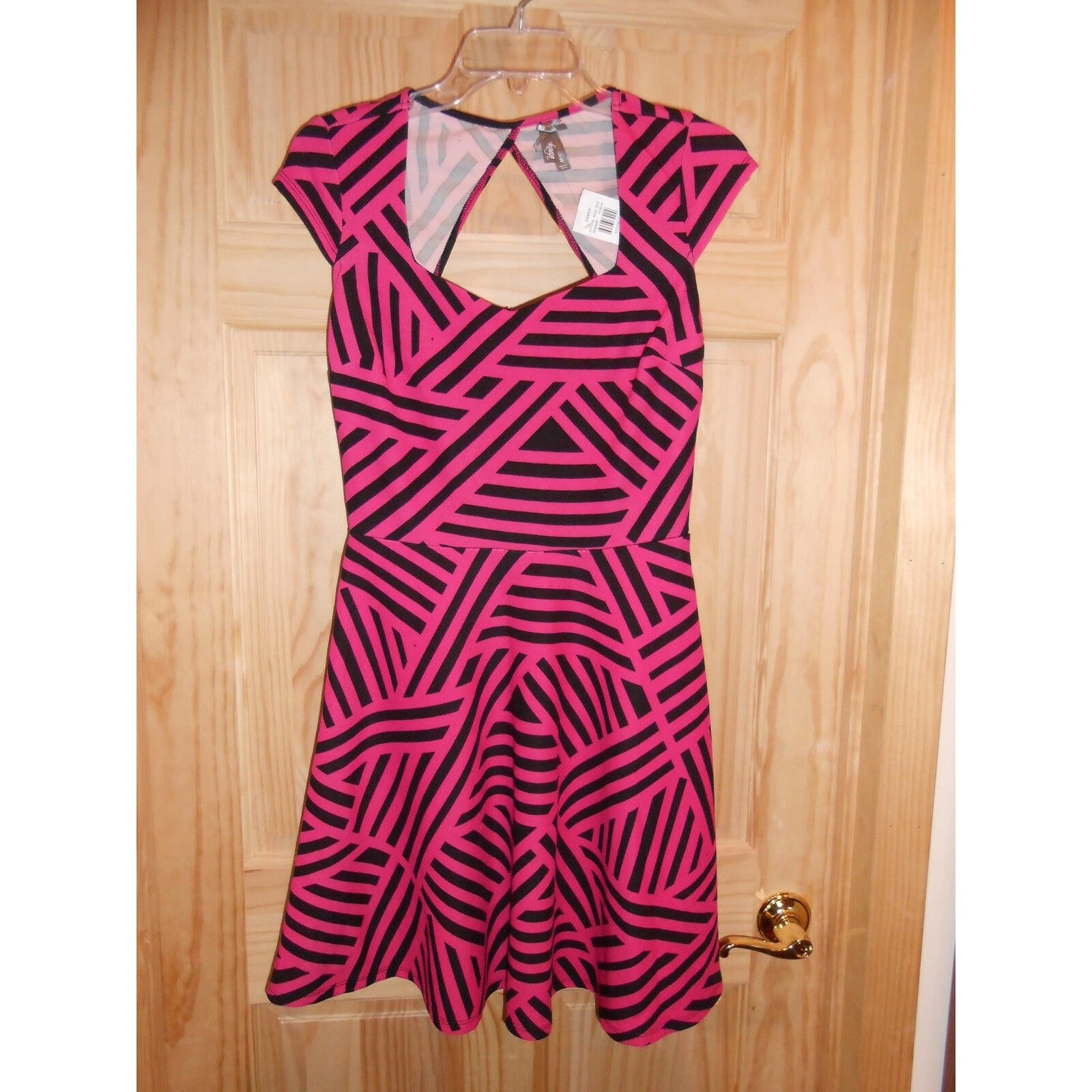 NEW Cap Sleeve Cute Knee Length Black/Pink Striped Short Dress Flare sz Small
