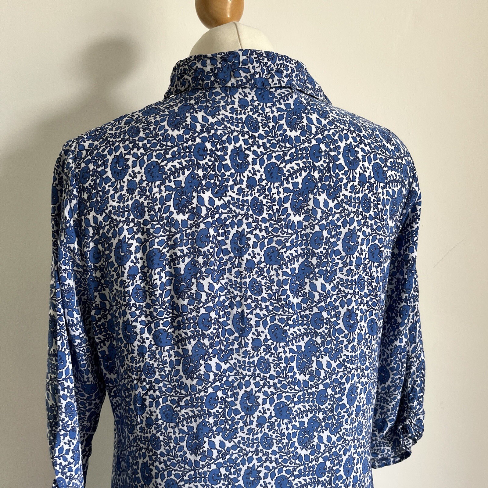 One Season Tunic Size Small Blue Patterned Collared 3/4 Sleeves Pockets Holiday