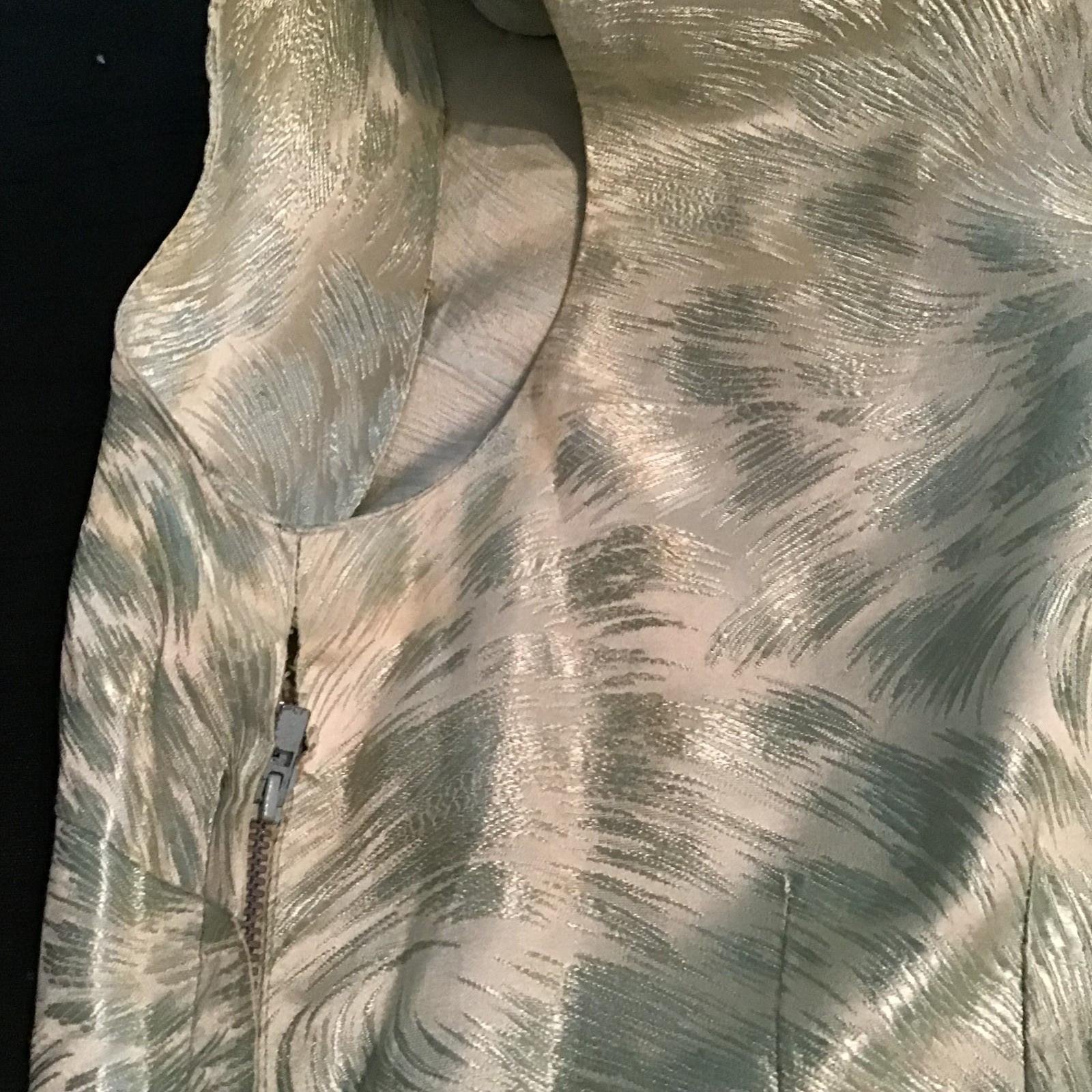 Vintage VOGUE SPECIAL DESIGN Plunging NECKLINE Sheath METAL ZIPPER