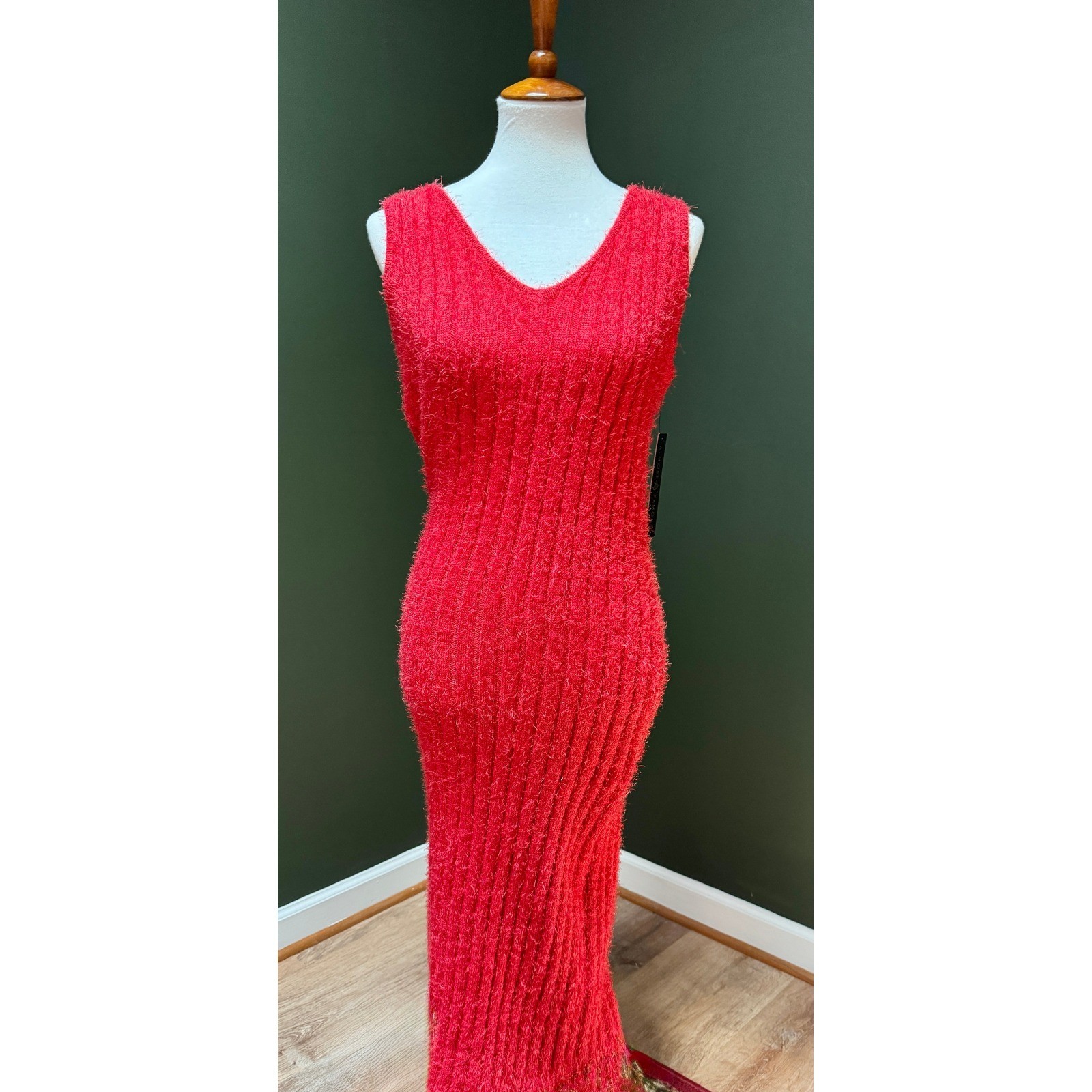 NWT Almost Famous Sleeveless Bodycon Fuzzy V Neck Red Maxi Dress Women’s Size 1X