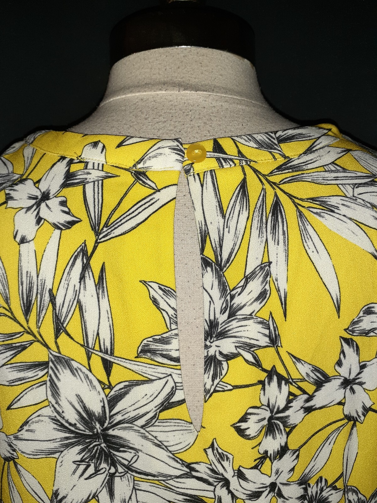 BEIGE BY ECI Size M Shift Dress Black Yellow White Floral 3/4 Sleeve Pockets