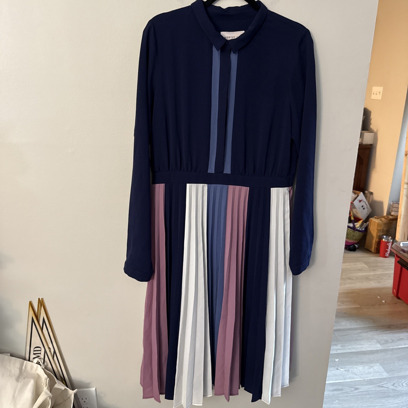 ADELYN RAE Dress MIDI COLORBLOCK ACCORDION Style Button Front Side Zip Size L