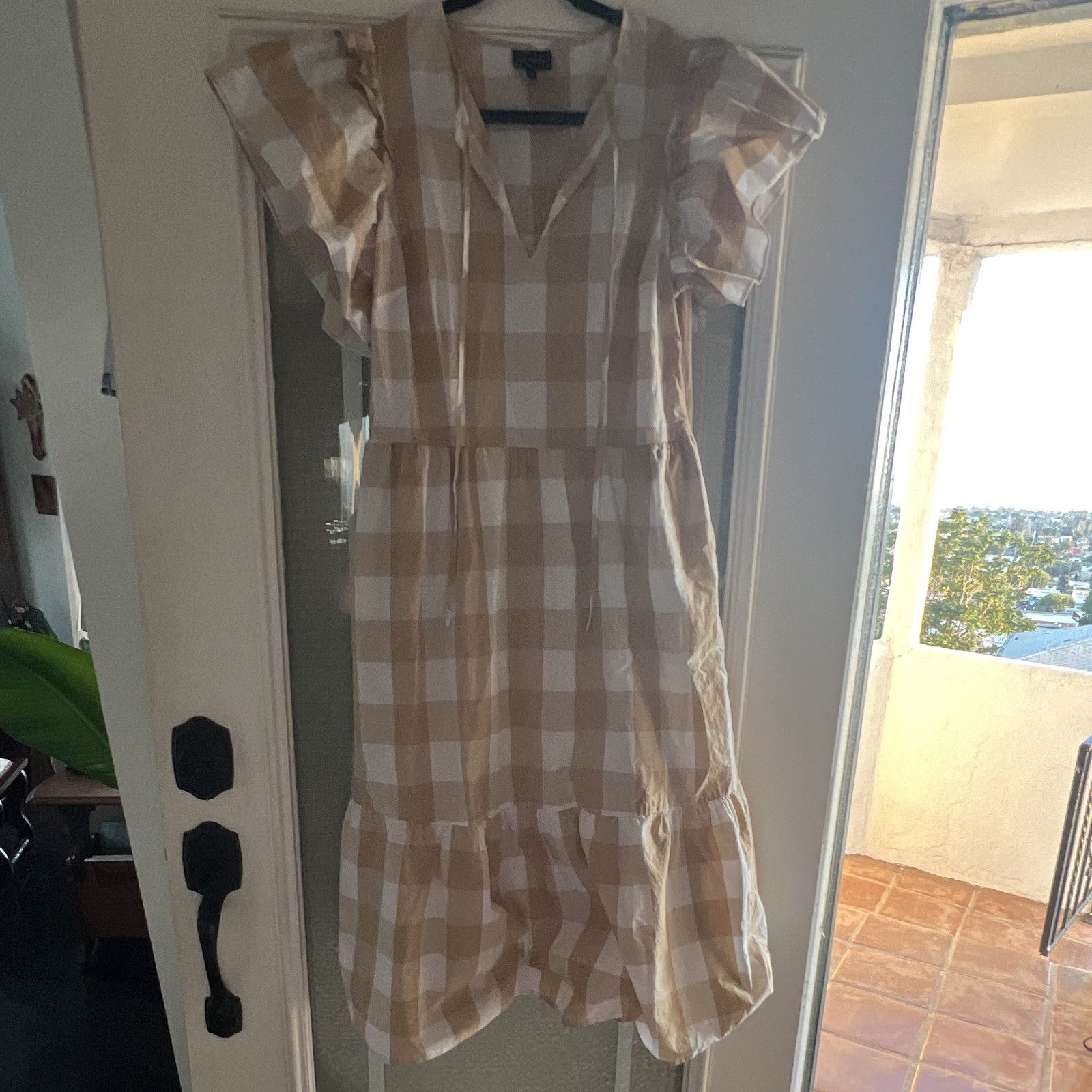 WHO WHAT WEAR Beige/White Gingham Cotton V-Neck Ruffle Cap Sleeve Dress M