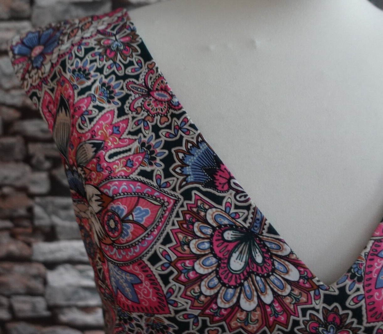 French Connection Beautiful Pretty Summer V Neck Lined Floral Dress Size 12