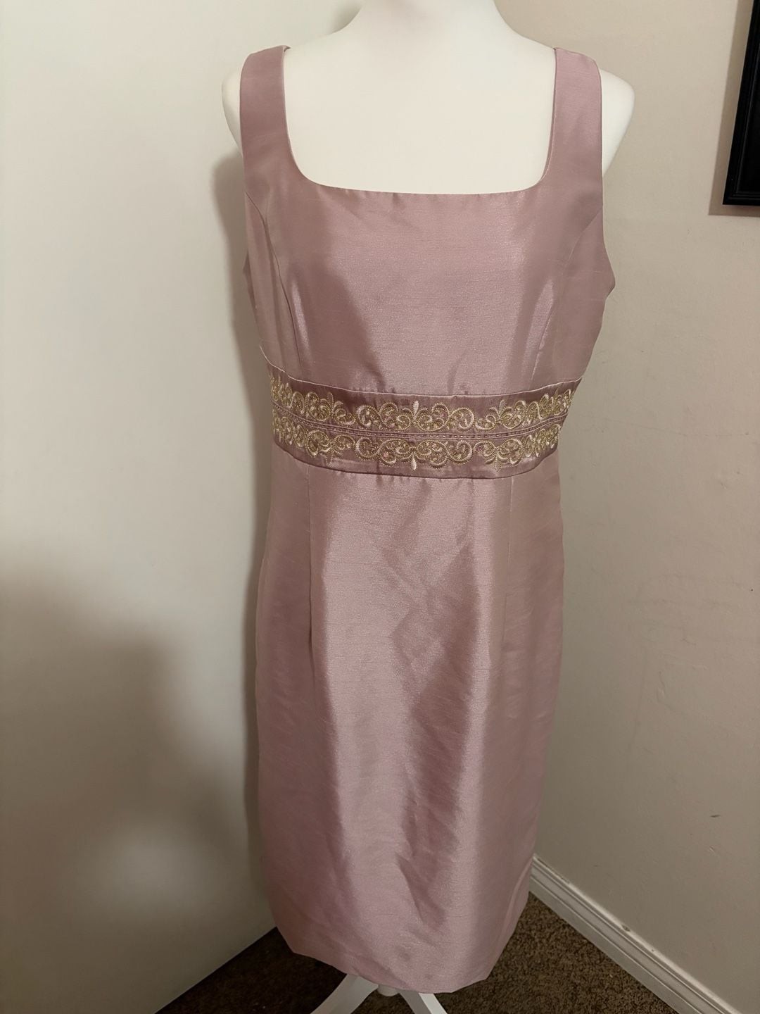 Willow Glenn New York Sleeveless Cocktail Dress with Embroidered Waist Detail