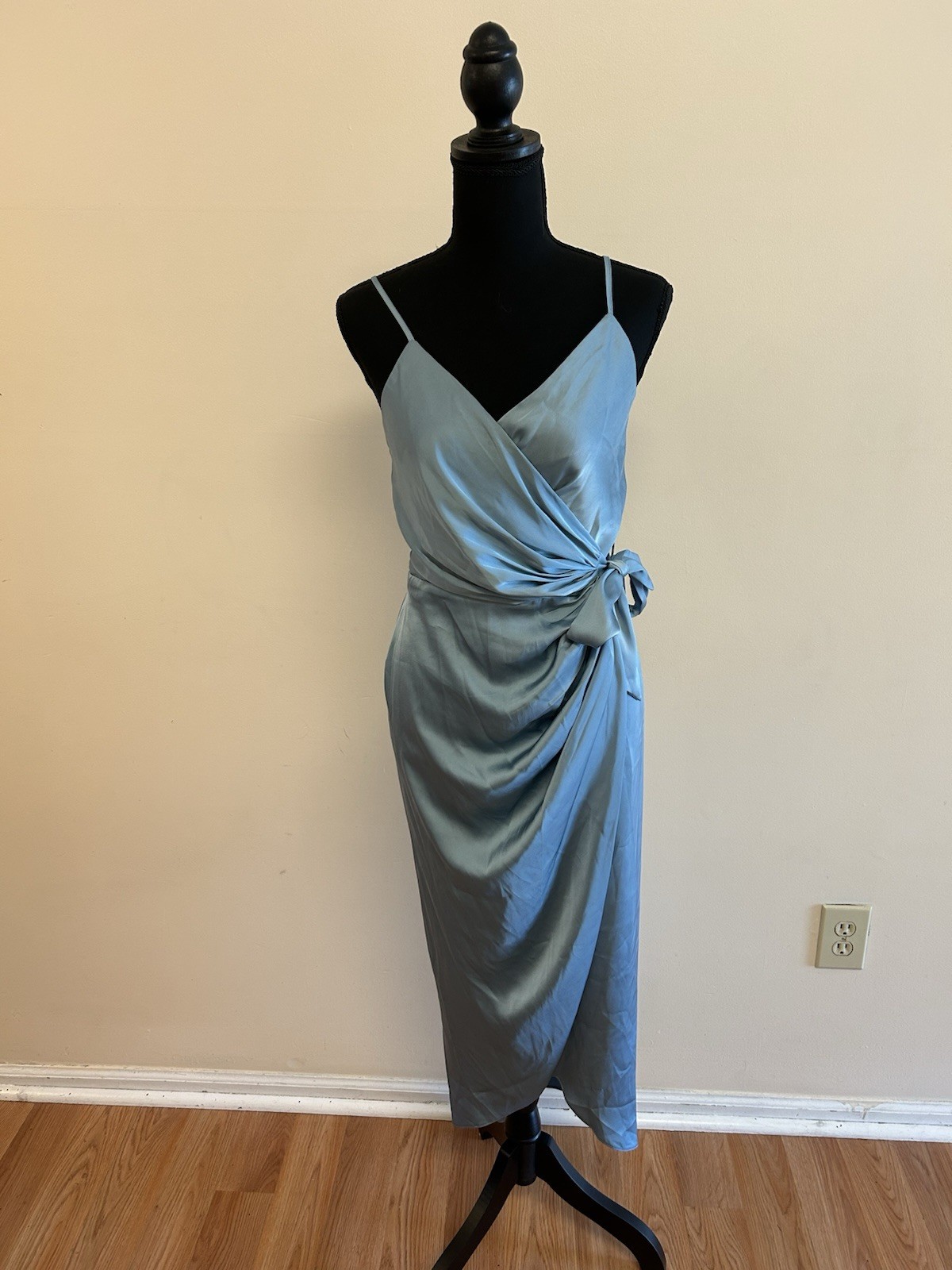 Satiny Wrap Dress Blue Size 4 Wedding Elegant Date