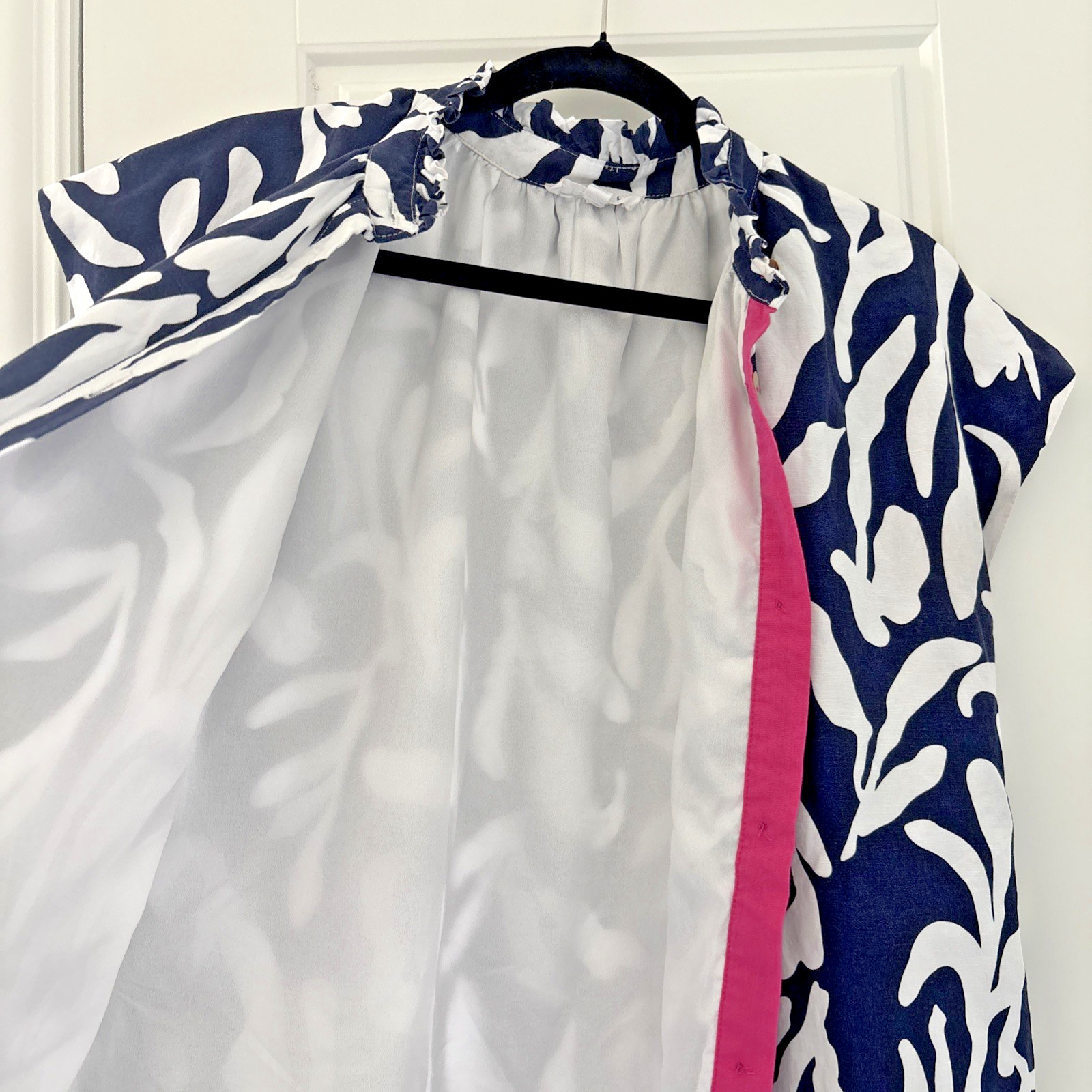 THML Shift Dress Medium Navy White Abstract Leaf Ruffle Button Pockets MockNeck