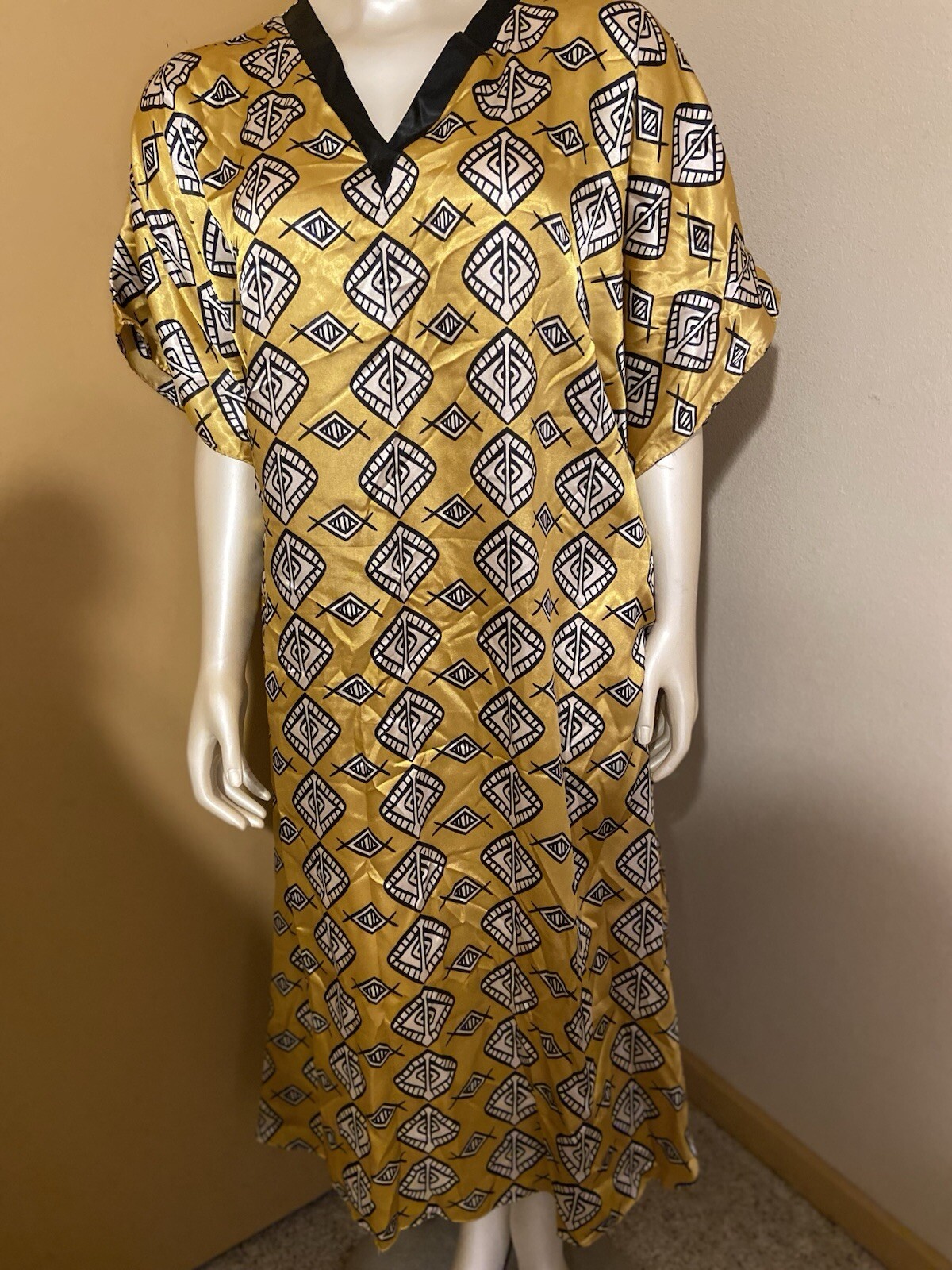 Long Caftan Gold background from Ashro One Size Fits Most Missy New