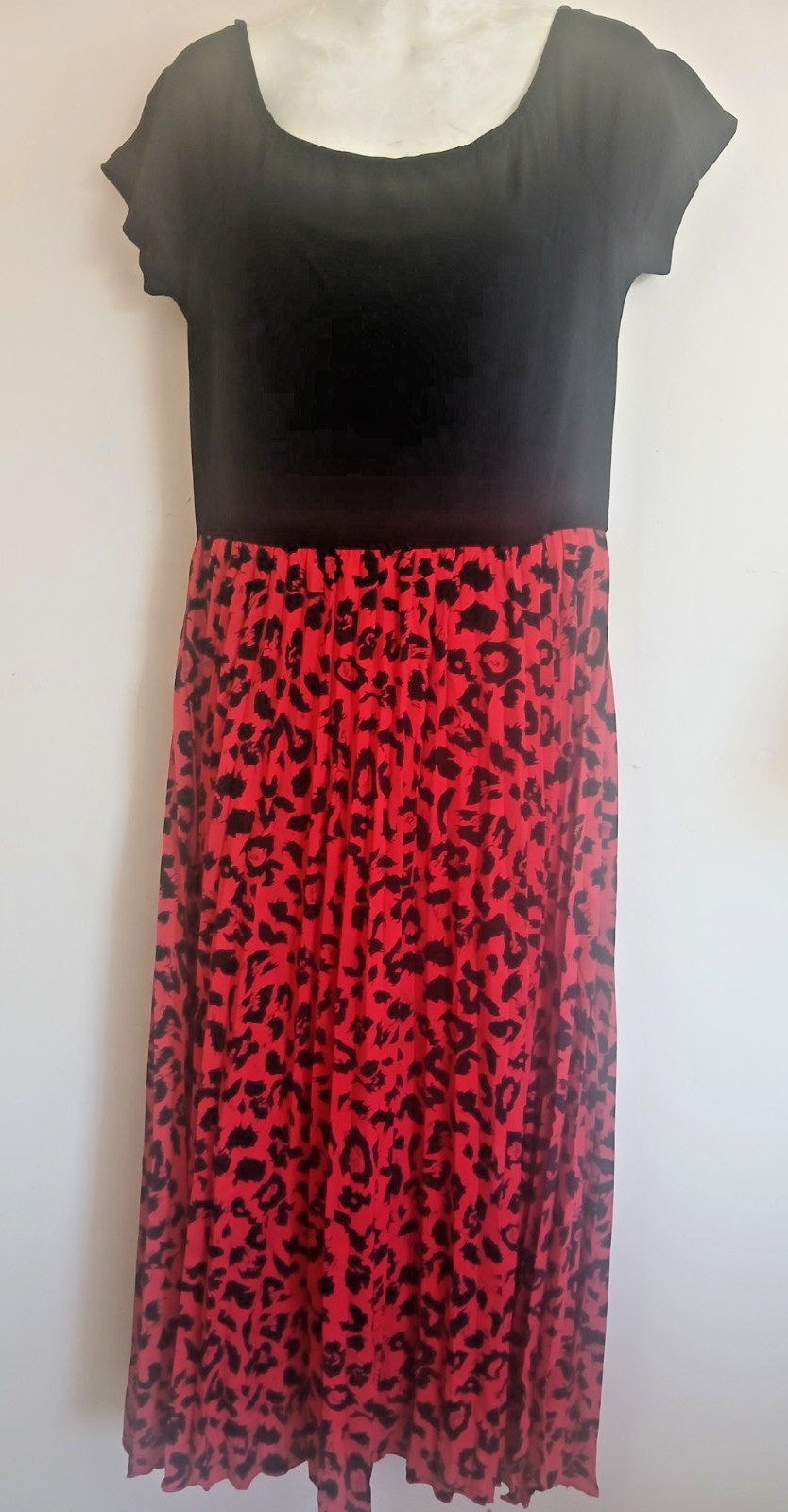 fashionL Women’s Black/Red Leopard Print Pleated Scoop Neck Cap Sleeve Midi L
