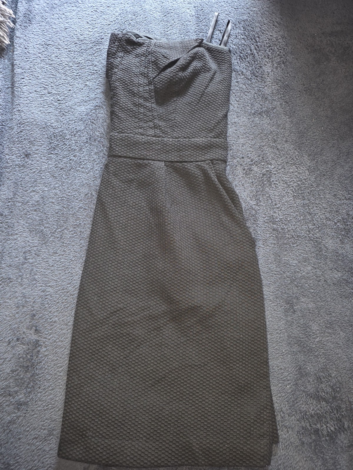 Pasameters Black Strapless Mid Length Dress With Wide Waistband Pockets. Size 8