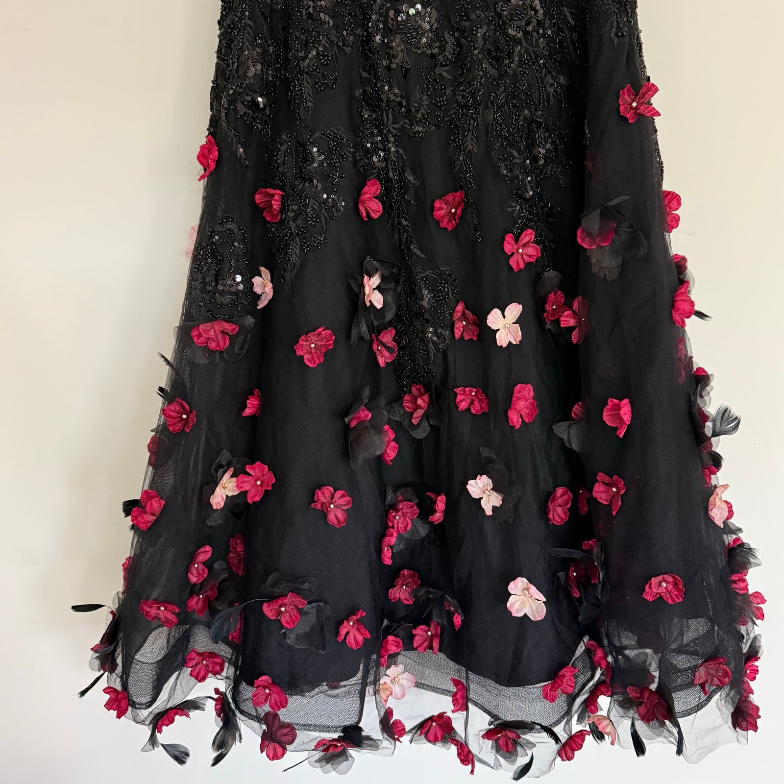 NEW Mag Duggal Sequin Floral Appliqué 3D FlowersBlack Midi Dress Size 10
