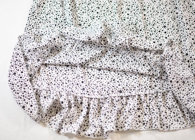 women’s causal summer dress size medium white & black flutter sleeves pull-on