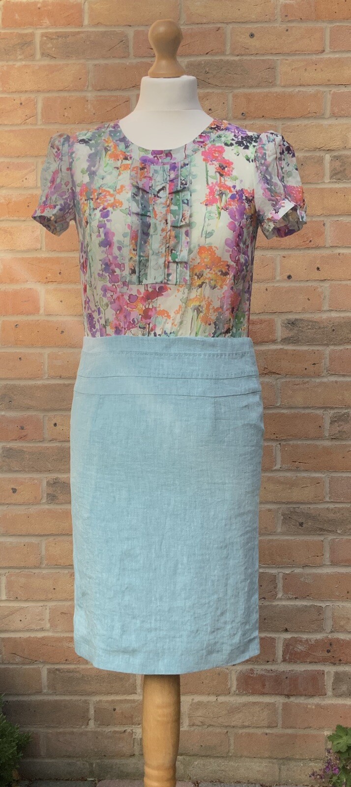 Artesan Floral And Mint Dress With Ruffels