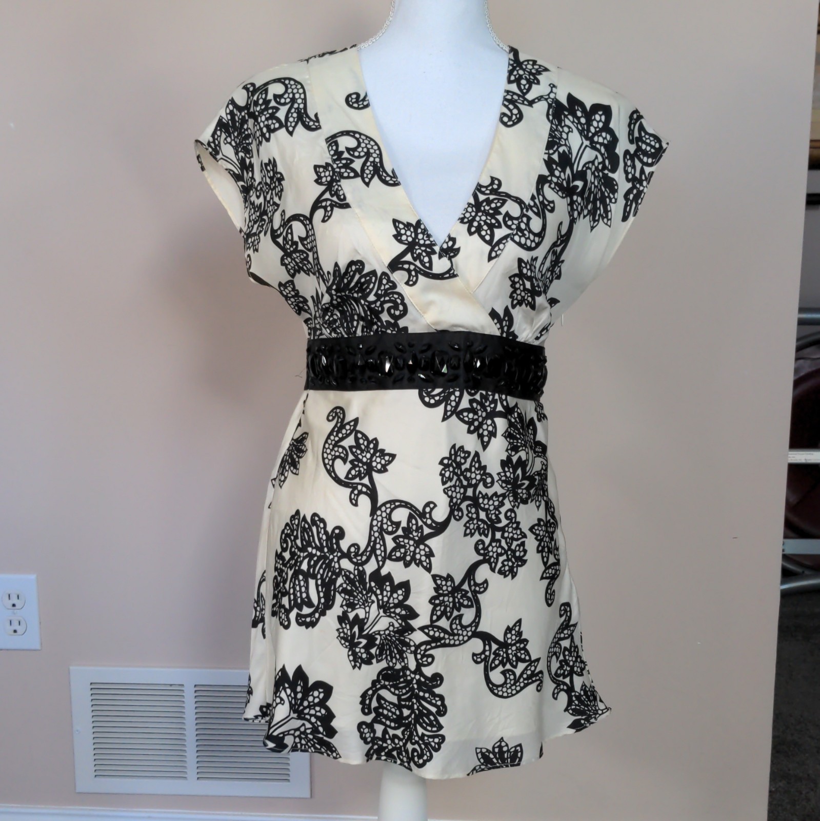 White House Black Market Women’s S Ivory Black Floral Silk Satin Sheath Dress