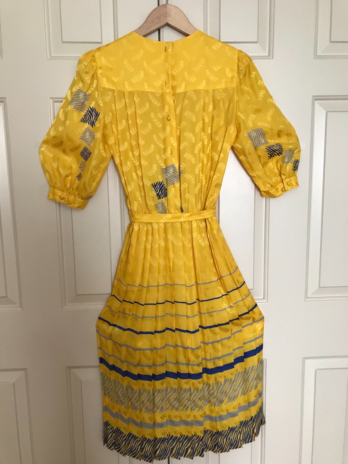NWTT – ELEGANT and BEAUTIFUL 100% SILK MIDI PLEATED DRESS, Size 6