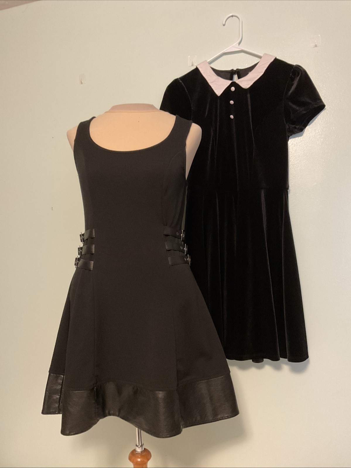 Hot Topic Black Dress x2 Sleeveless w/ Side Buckles & Velvet Women’s Small