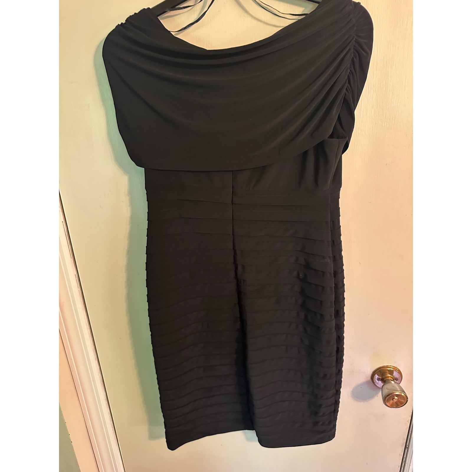Scarlett Womens Black Off Shoulder Tiered Cocktail Dress Rhinestone Brooch Sz 6