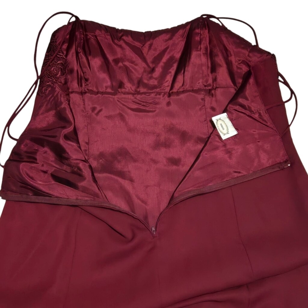 DOLLAR Elegant Burgundy Women’s Spaghetti Strap Flower Detail Formal Dress 18W