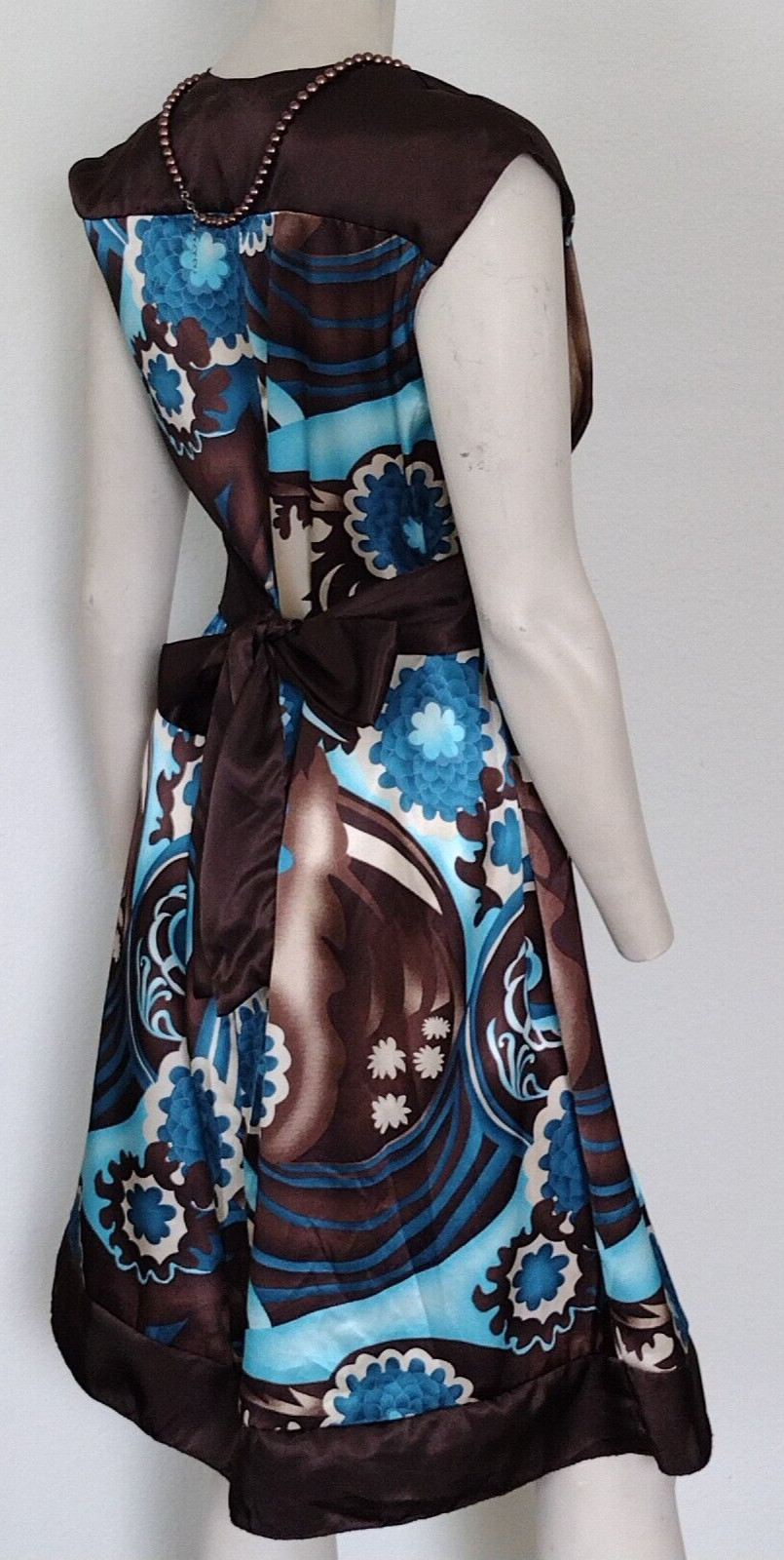 Woman A. Byer SATIN KNEE PULLOVER DRESS W/BACK TIE BELT Size 9 V-Neck Sleeveless