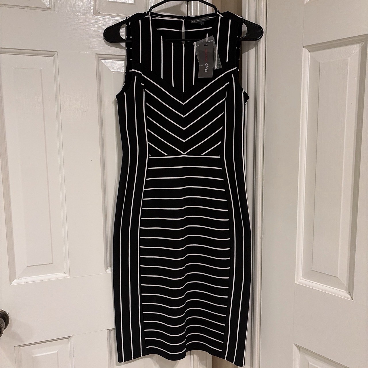 NWT BOLD Elements Bodycon Dress Sleeveless Round Neck Black & White Striped