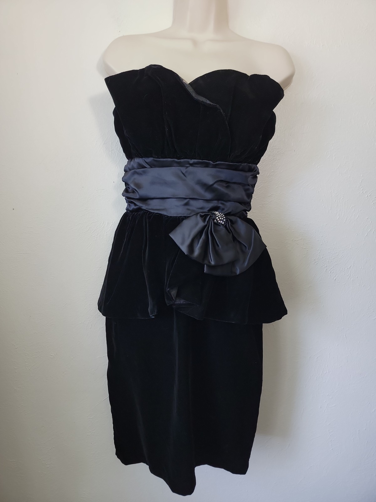 Vtg Strapless Velvet Mini Dress 5/6 Black 80s, 90’s Big Bow Party Prom