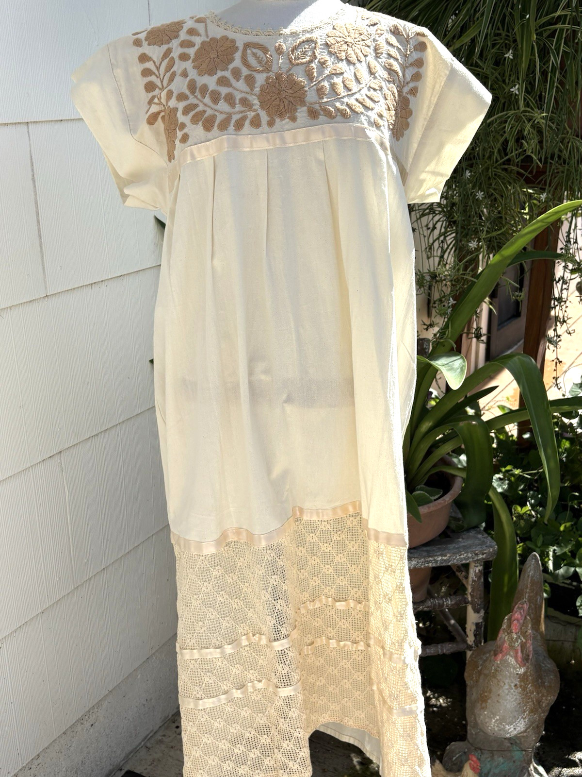 Vtg Ivory Taupe Oaxaca Mexican Hand Embroidered L/XL Dress Floral Lace Wedding